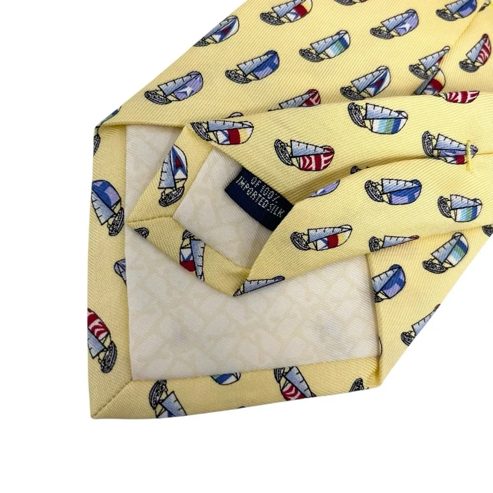 Vineyard Vines Mens Tie Sailboats Leukemia Regatta Cup Yellow 3.5
